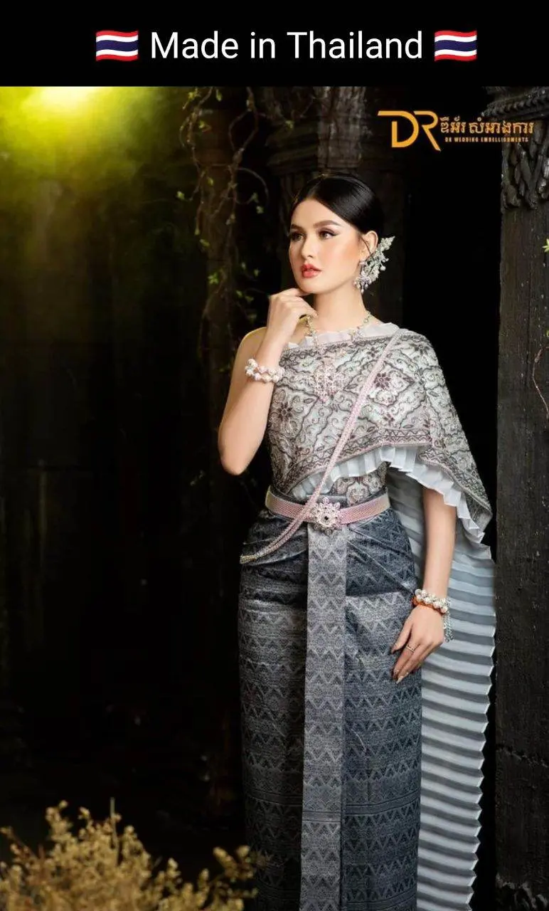 Cambodia wedding costume : ชุดไทยโดยนางแบบกัมพูชา: Khmer wedding dress. Cambodia history