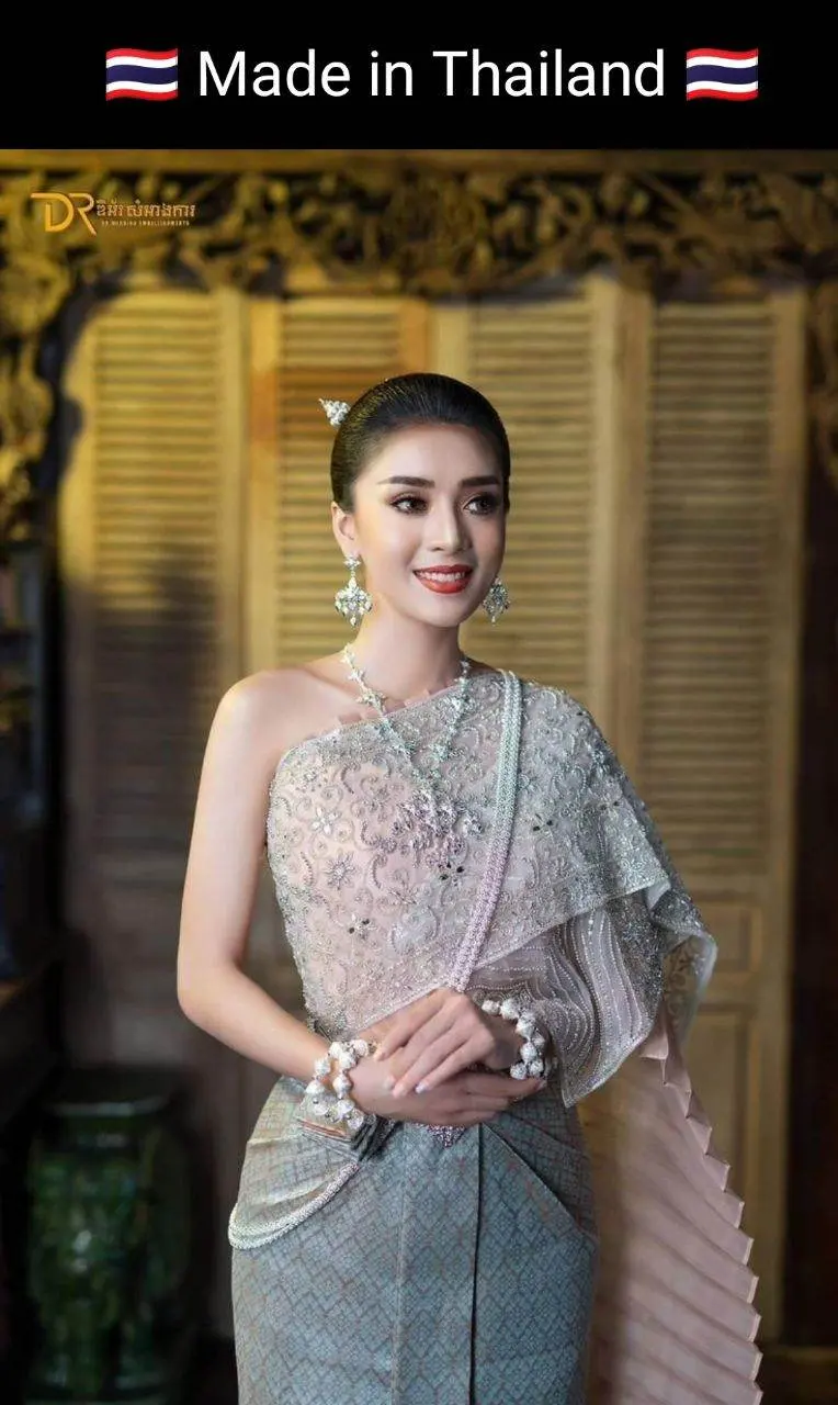 Cambodia wedding costume : ชุดไทยโดยนางแบบกัมพูชา: Khmer wedding dress. Cambodia history