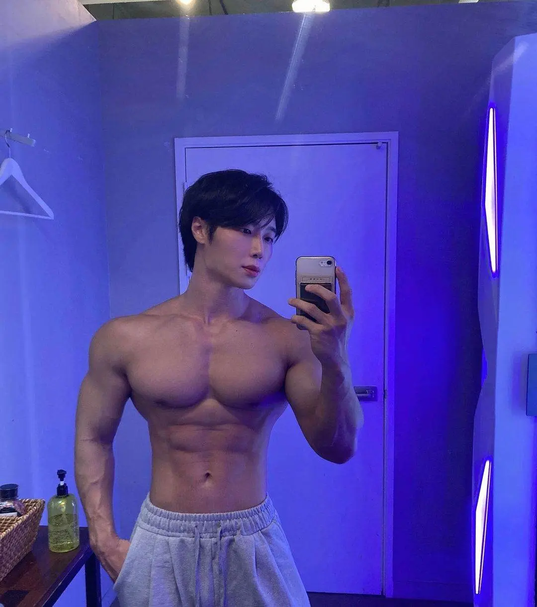 หล่อล่ำงานดี