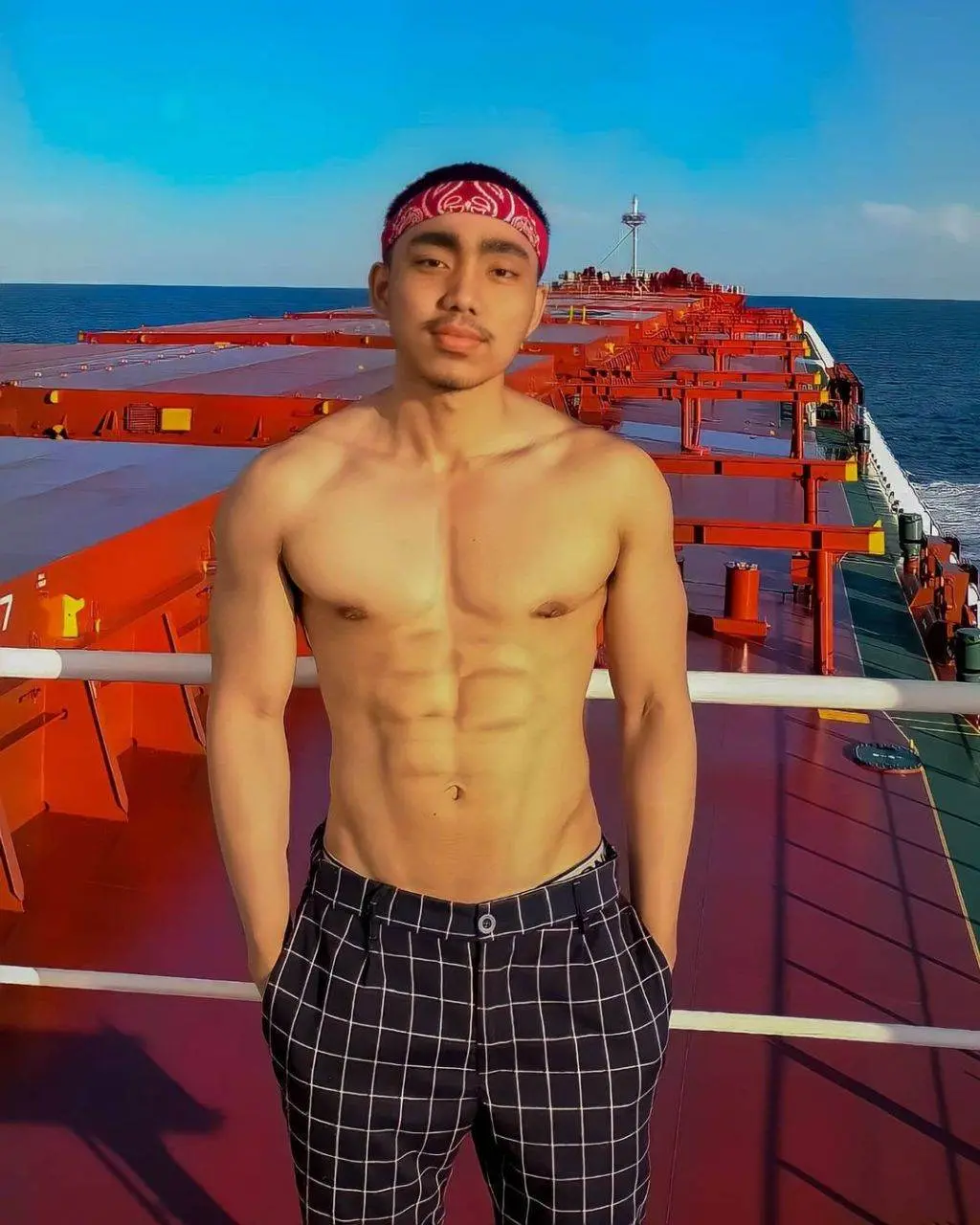 หล่อล่ำงานดี