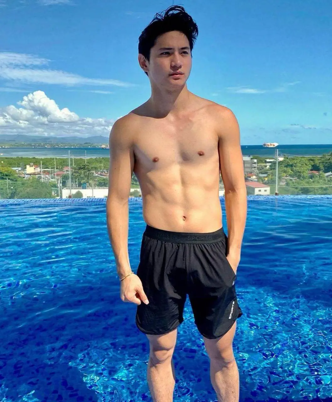 หล่อล่ำงานดี