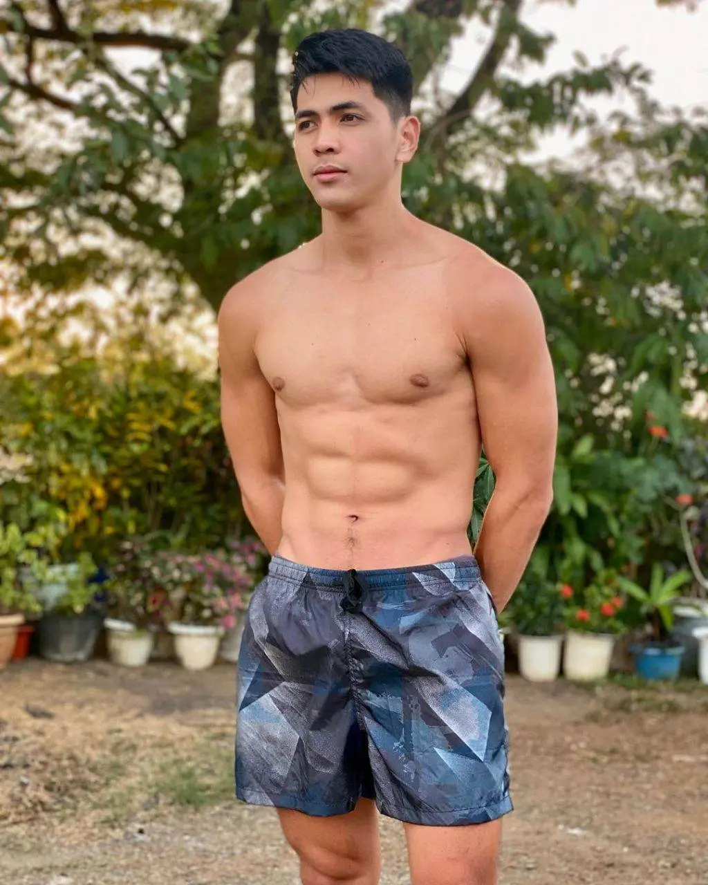หล่อล่ำงานดี