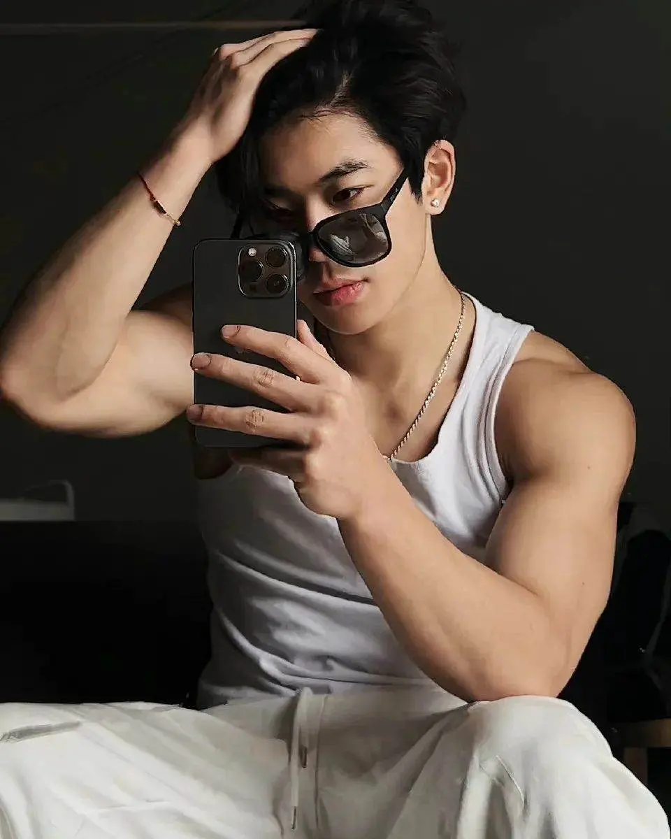 หล่อทุกคนเลยจ้า