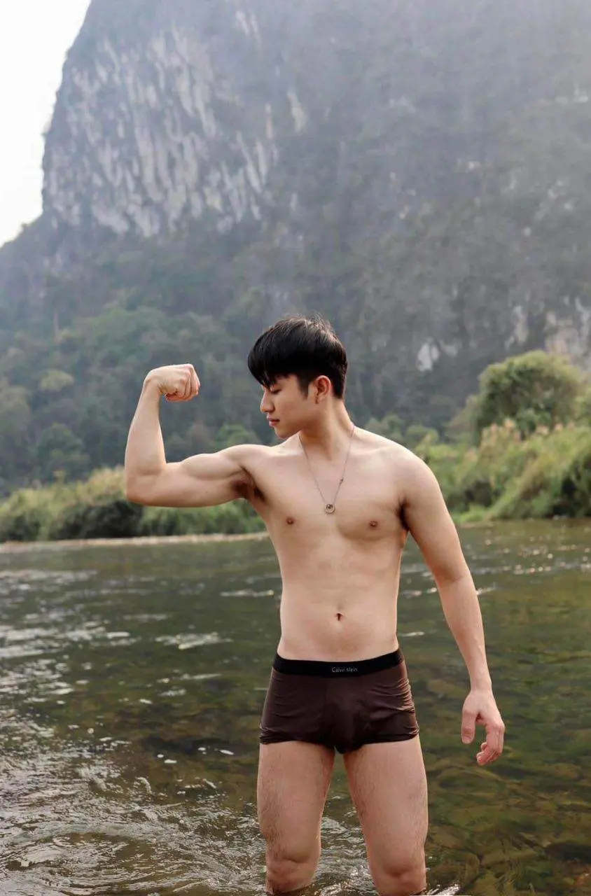Win หนุ่มหล่อใสๆไฮโซจากลาว