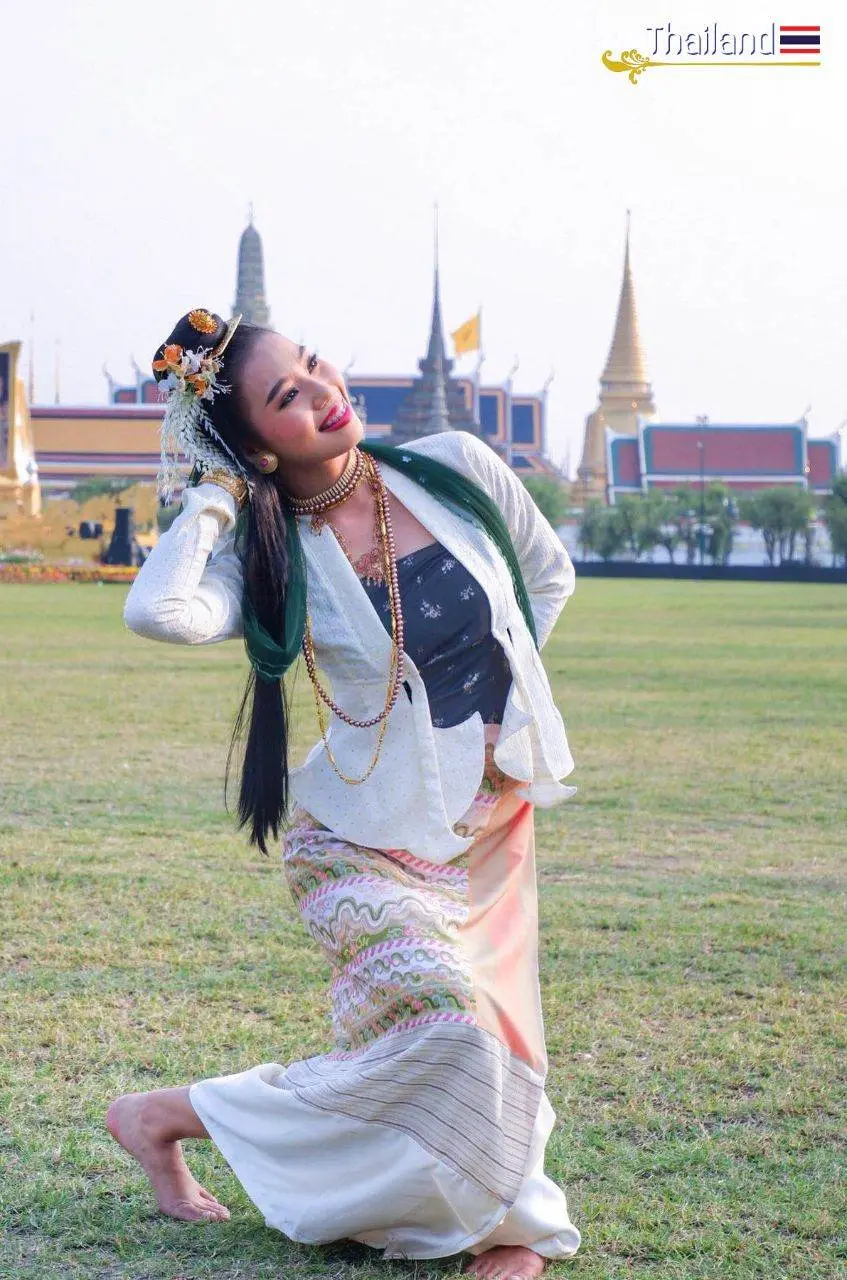 Burmese Dance on Thai Stage | THAILAND 🇹🇭