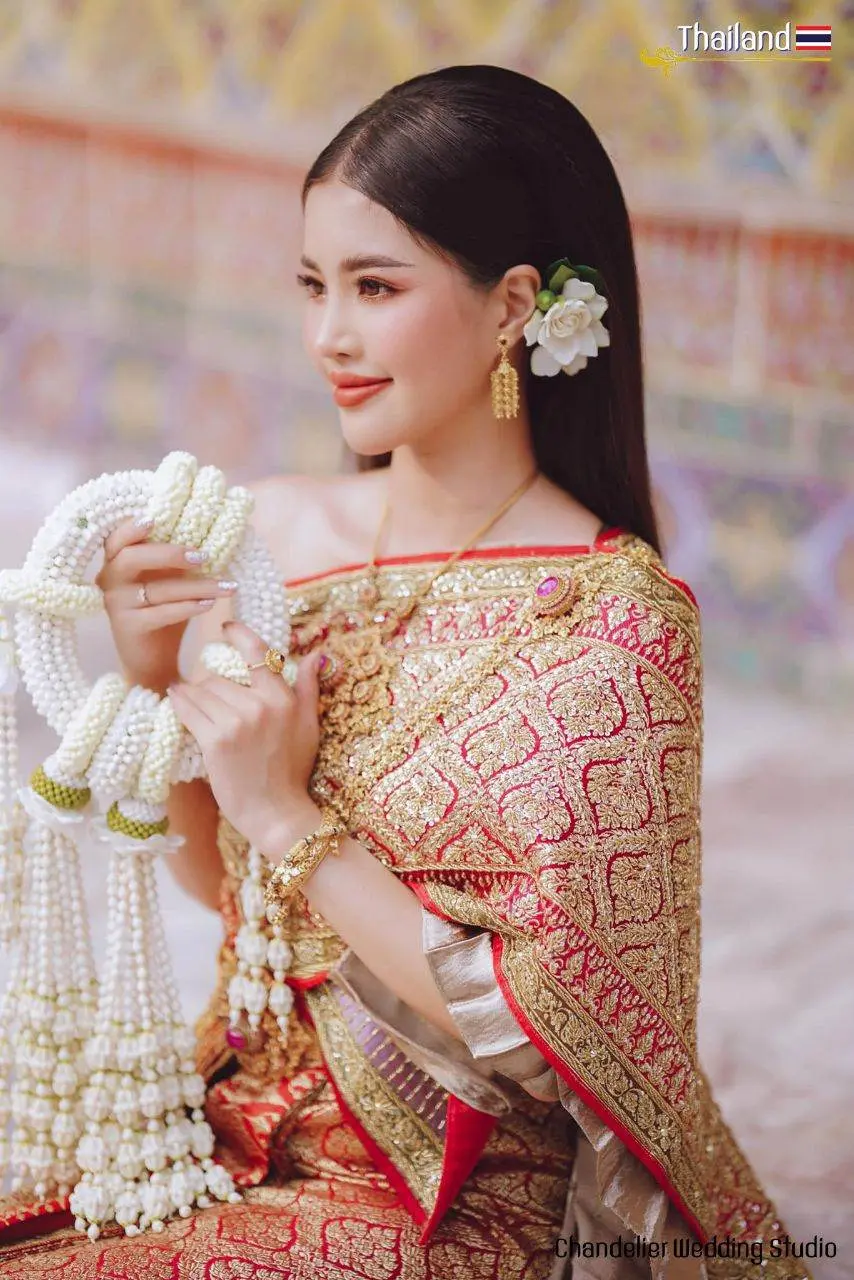 THAI CHAKKRAPHAT DRESS: Thai national costume | THAILAND 🇹🇭