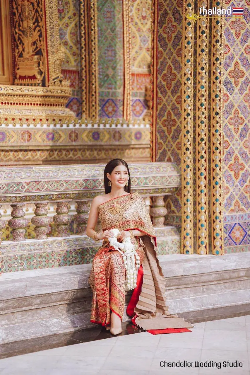 THAI CHAKKRAPHAT DRESS: Thai national costume | THAILAND 🇹🇭