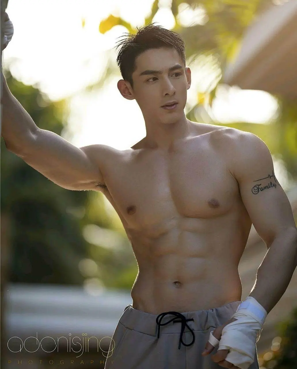 หนุ่มหล่อขึ้นปก 1121.5