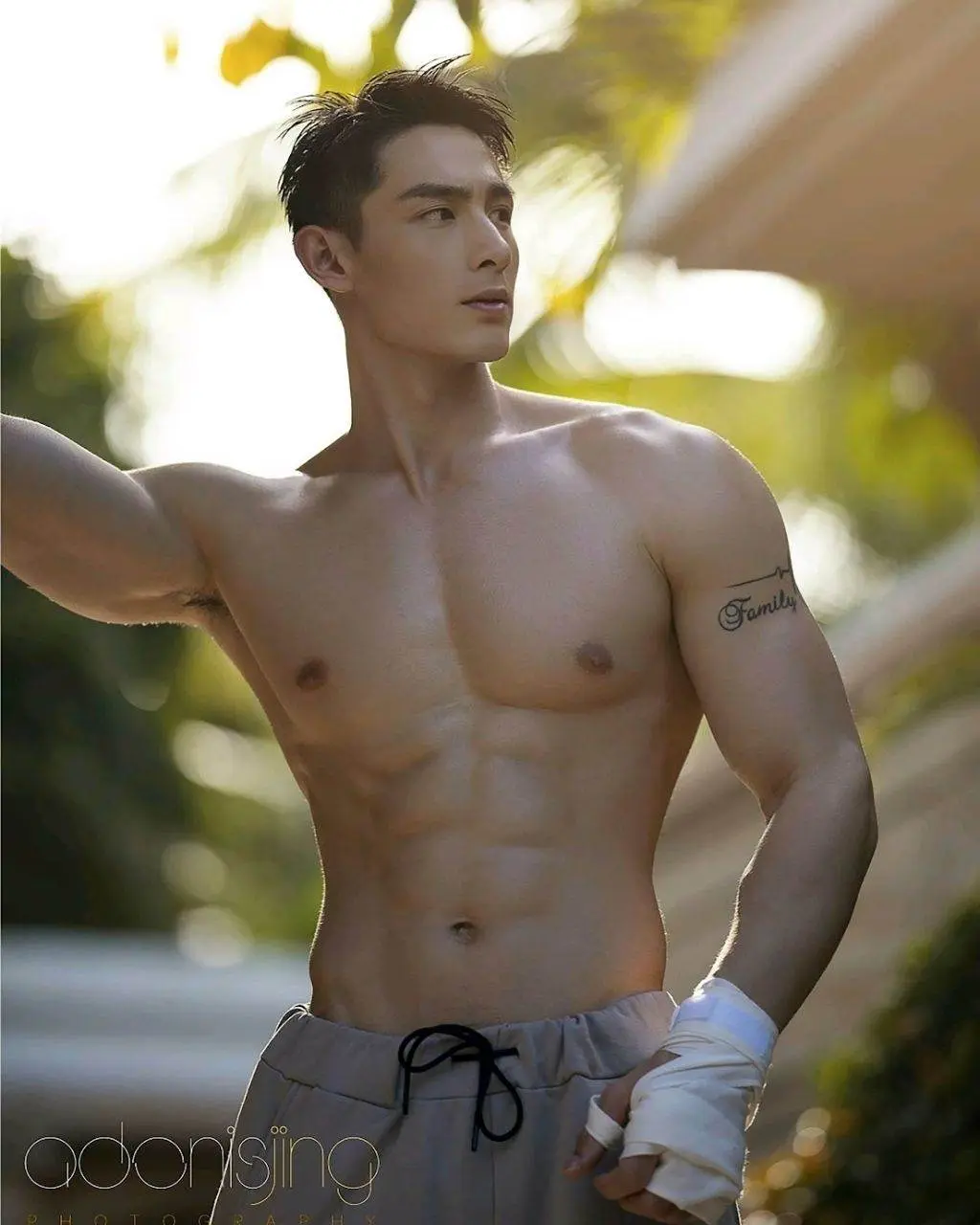 หนุ่มหล่อขึ้นปก 1121.5