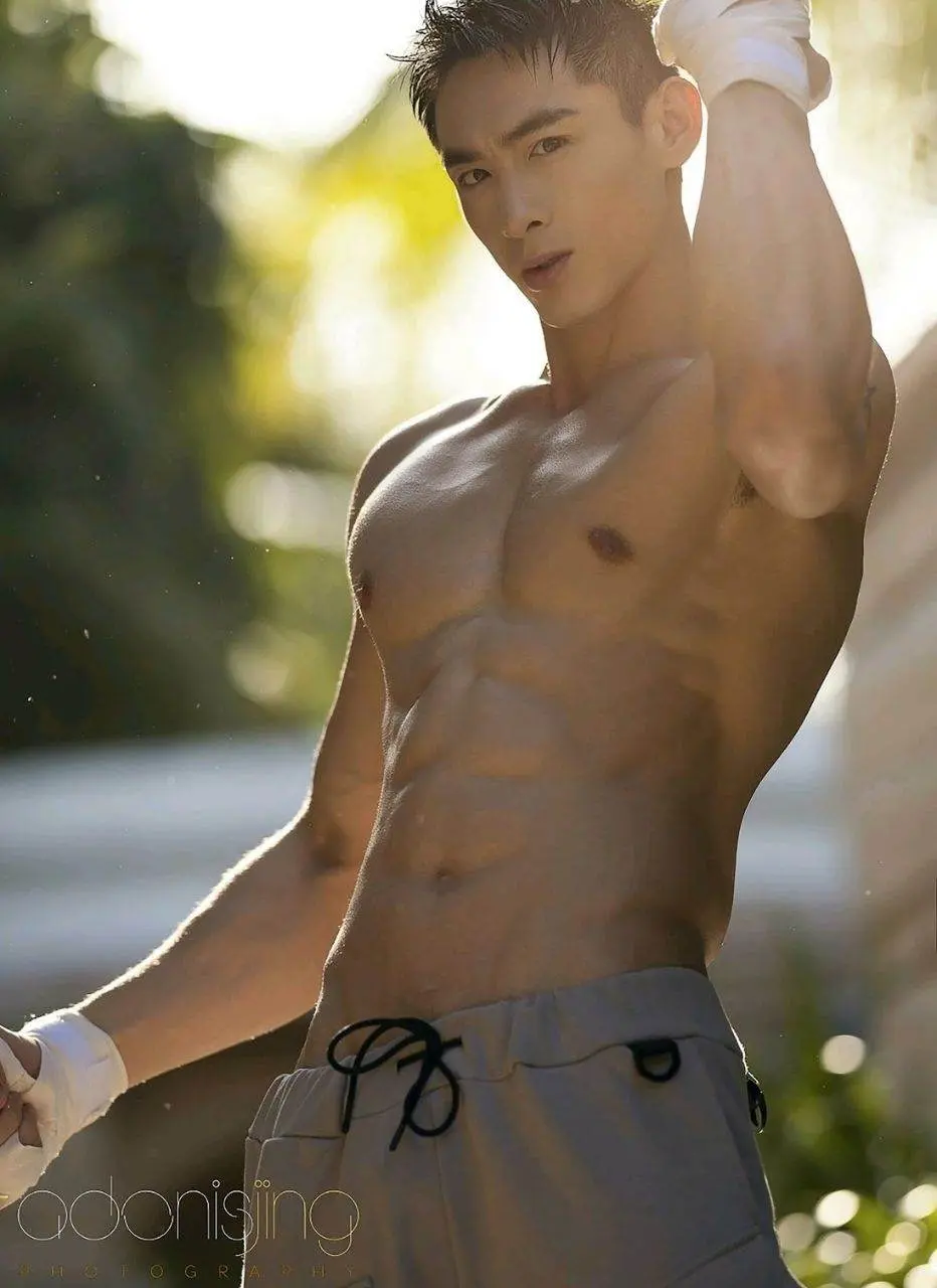 หนุ่มหล่อขึ้นปก 1121.5