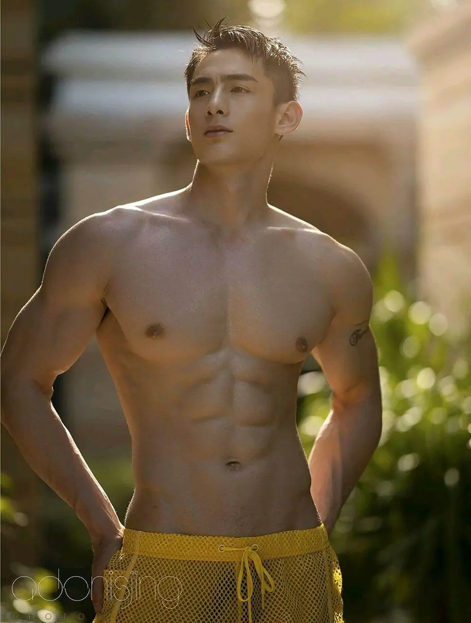 หนุ่มหล่อขึ้นปก 1121.5