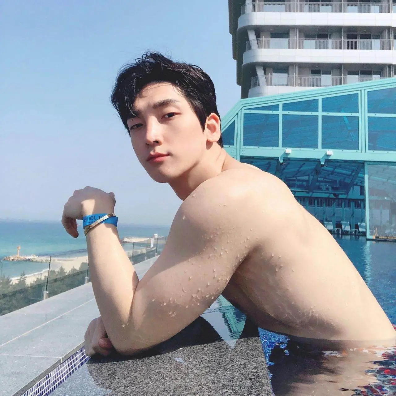วารีแตกกระจาย