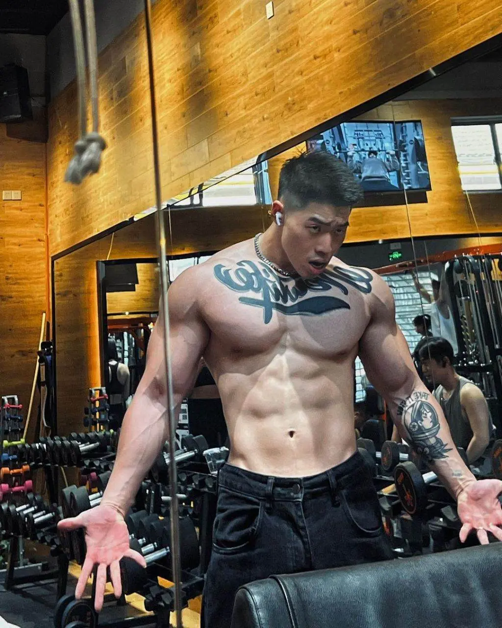 วารีแตกกระจาย