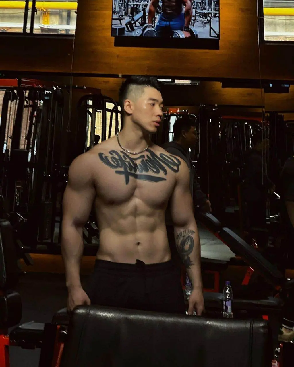 วารีแตกกระจาย