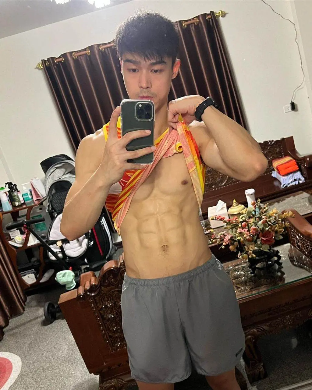 วารีแตกกระจาย