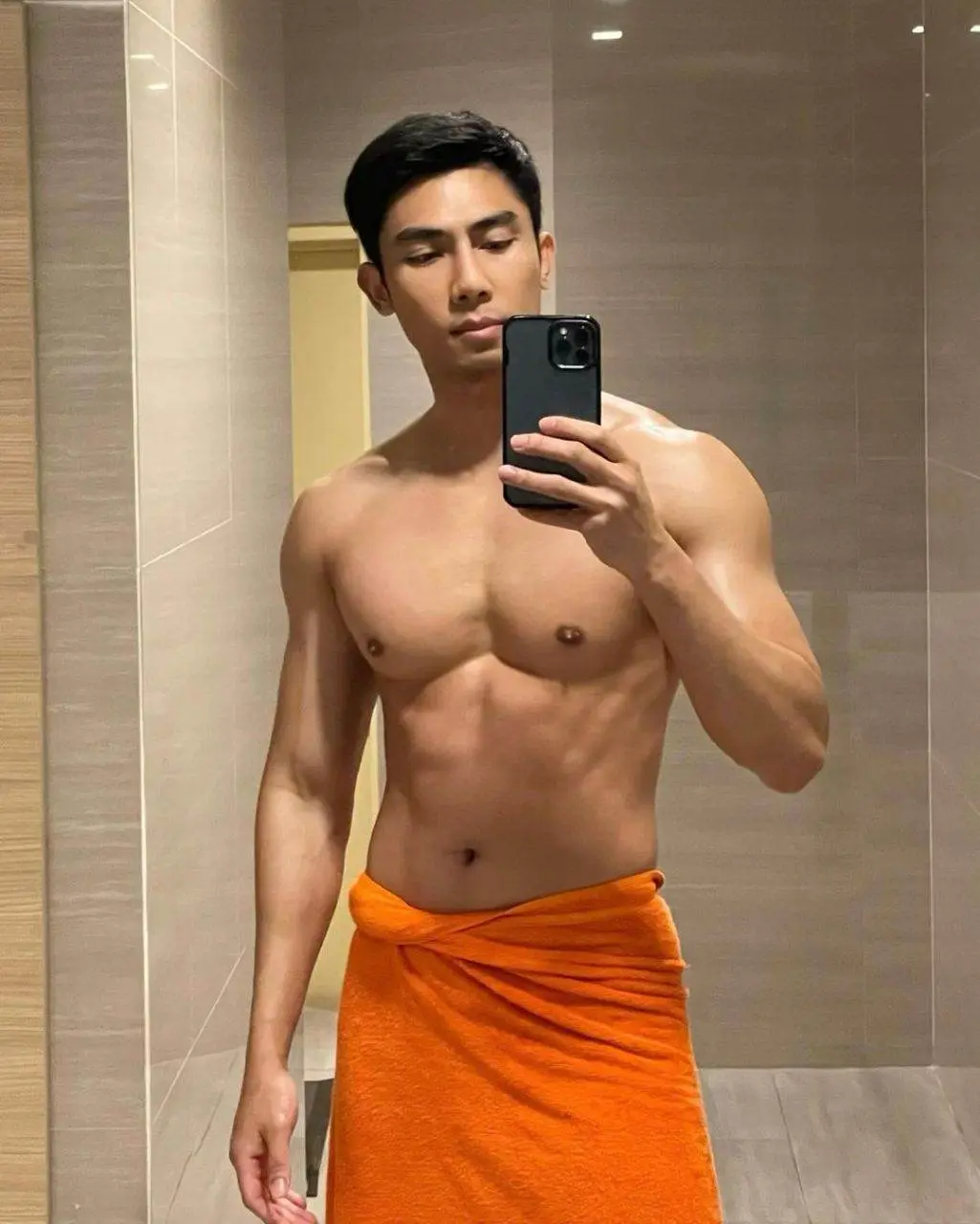 วารีแตกกระจาย
