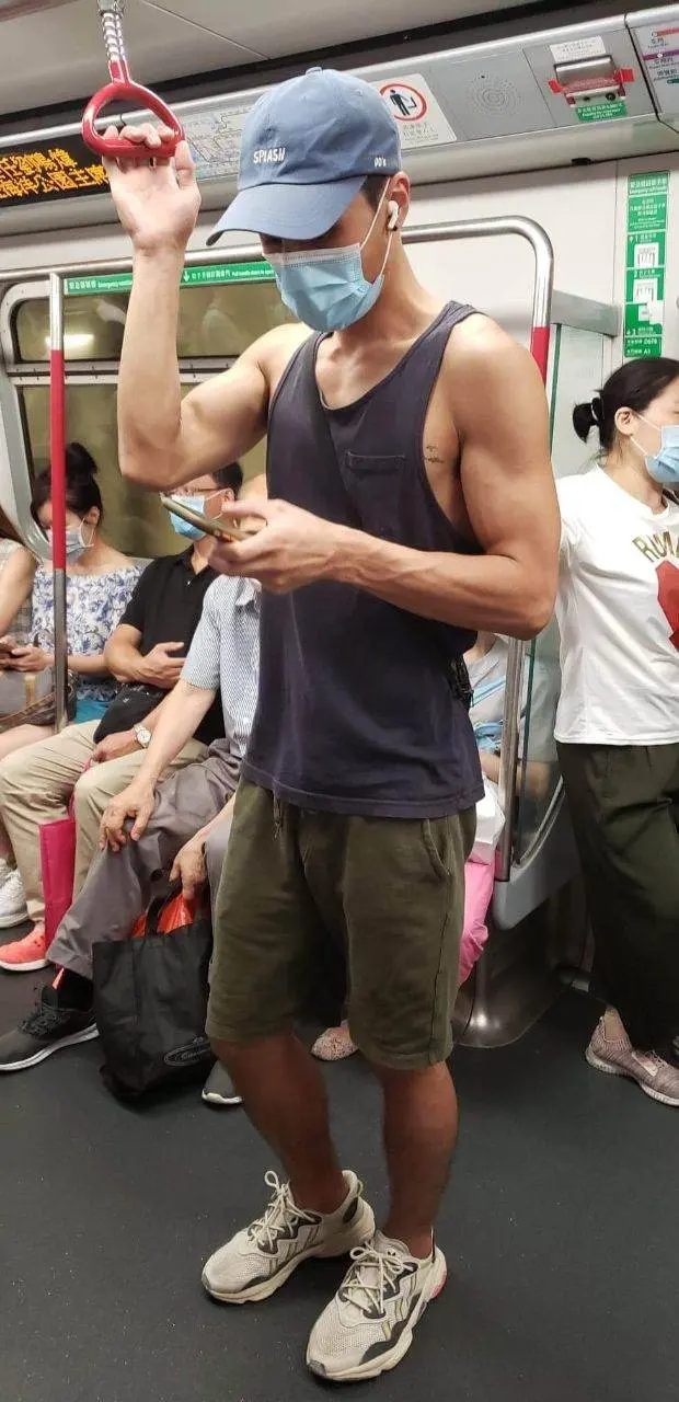 แอบถ่ายหนุ่มตี๋(รถไฟฟ้าใต้ดินฮ่องกง)