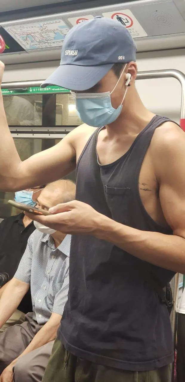 แอบถ่ายหนุ่มตี๋(รถไฟฟ้าใต้ดินฮ่องกง)