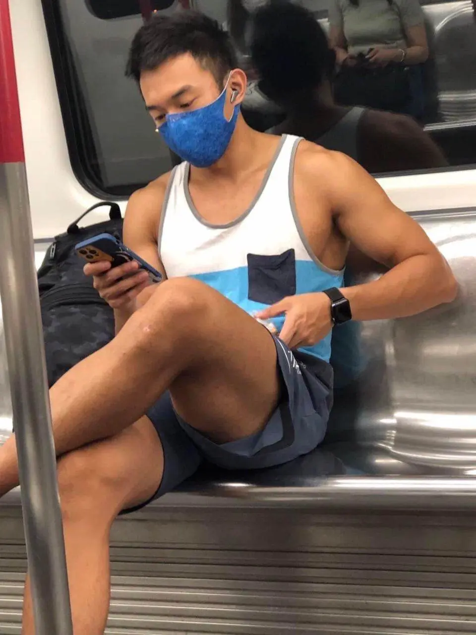 แอบถ่ายหนุ่มตี๋(รถไฟฟ้าใต้ดินฮ่องกง)
