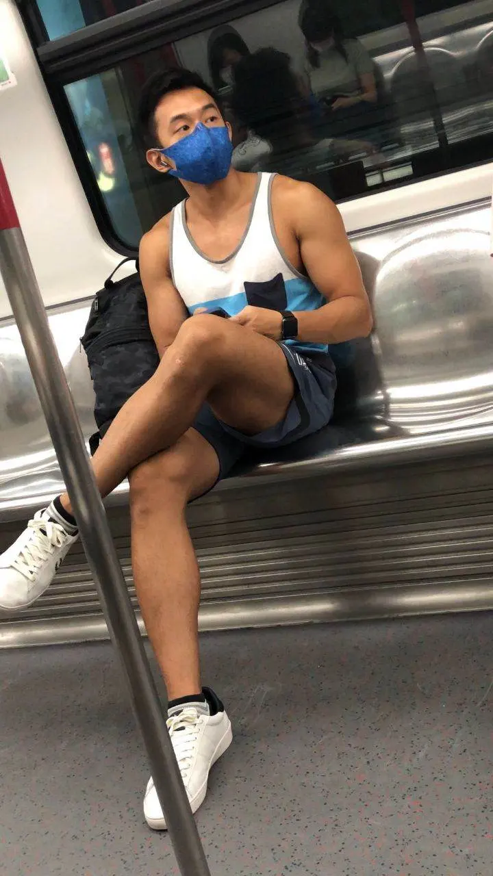 แอบถ่ายหนุ่มตี๋(รถไฟฟ้าใต้ดินฮ่องกง)