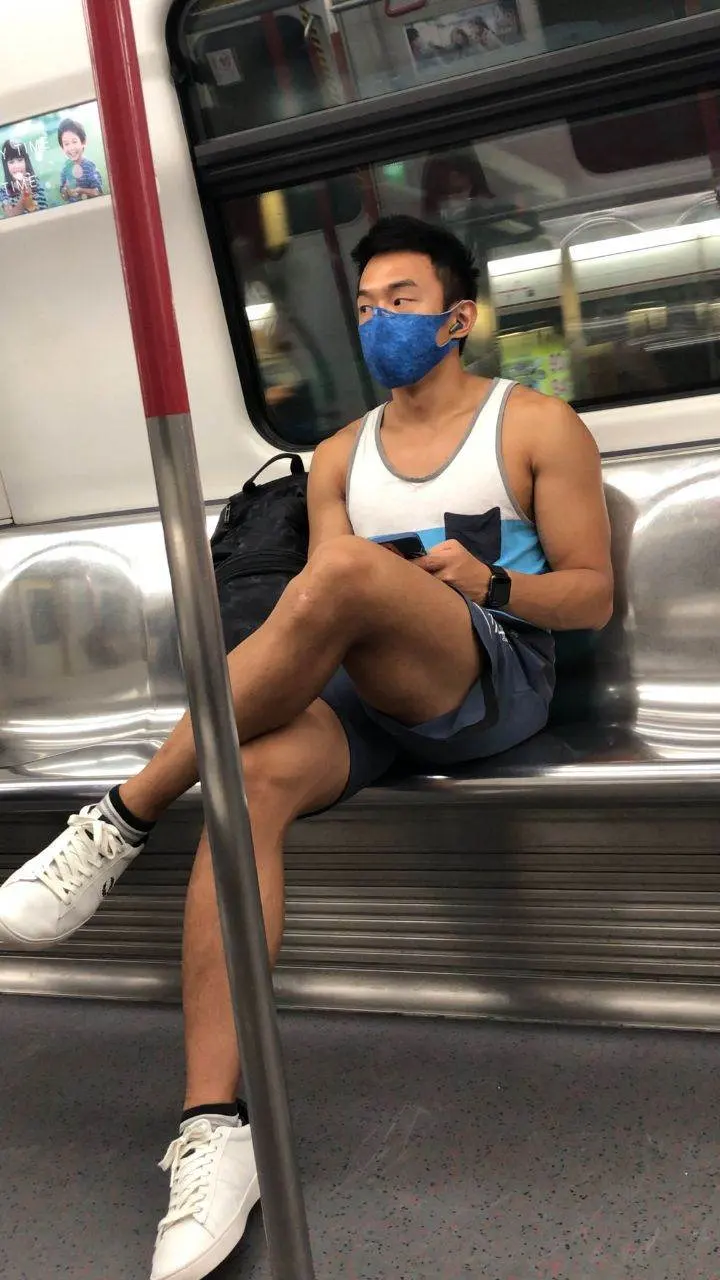 แอบถ่ายหนุ่มตี๋(รถไฟฟ้าใต้ดินฮ่องกง)