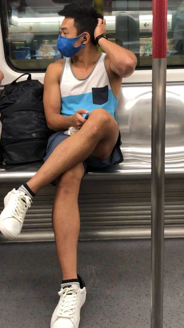 แอบถ่ายหนุ่มตี๋(รถไฟฟ้าใต้ดินฮ่องกง)