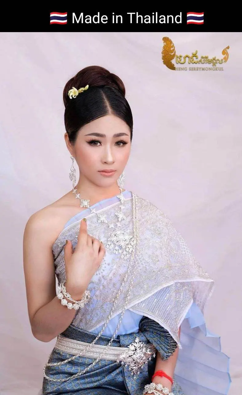 Cambodia wedding costume : ชุดไทยโดยนางแบบกัมพูชา: Khmer wedding dress. Cambodia history.Asean costume.
