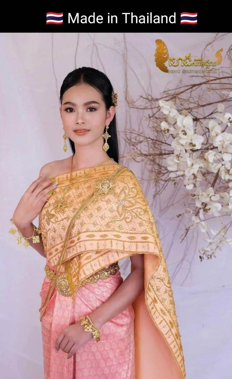 Cambodia wedding costume : ชุดไทยโดยนางแบบกัมพูชา: Khmer wedding dress. Cambodia history.Asean costume.
