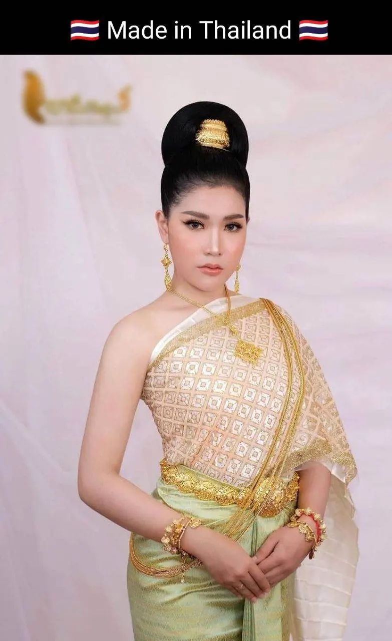 Cambodia wedding costume : ชุดไทยโดยนางแบบกัมพูชา: Khmer wedding dress. Cambodia history.Asean costume.