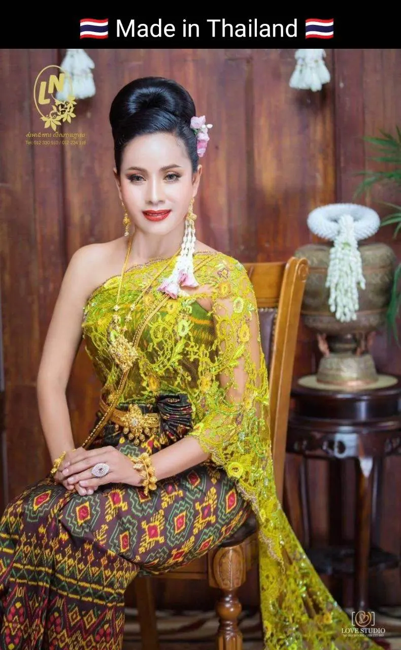 Cambodia wedding costume : ชุดไทยโดยนางแบบกัมพูชา: Khmer wedding dress. Cambodia history.Asean costume.