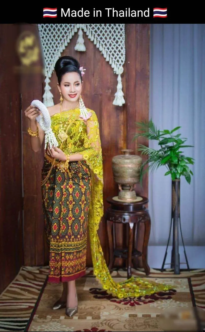 Cambodia wedding costume : ชุดไทยโดยนางแบบกัมพูชา: Khmer wedding dress. Cambodia history.Asean costume.