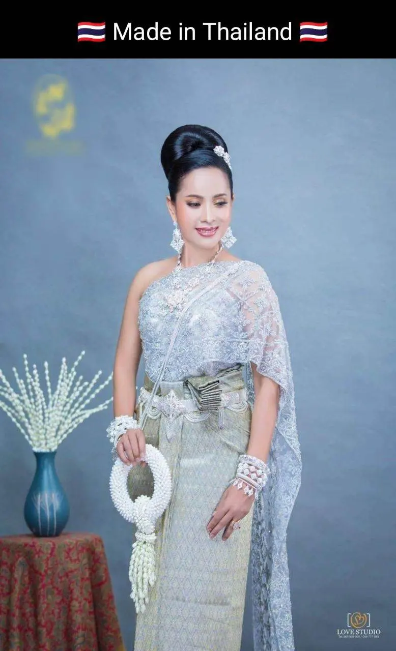 Cambodia wedding costume : ชุดไทยโดยนางแบบกัมพูชา: Khmer wedding dress. Cambodia history.Asean costume.