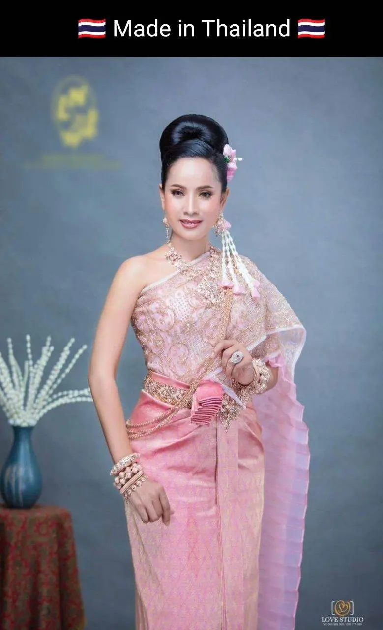 Cambodia wedding costume : ชุดไทยโดยนางแบบกัมพูชา: Khmer wedding dress. Cambodia history.Asean costume.