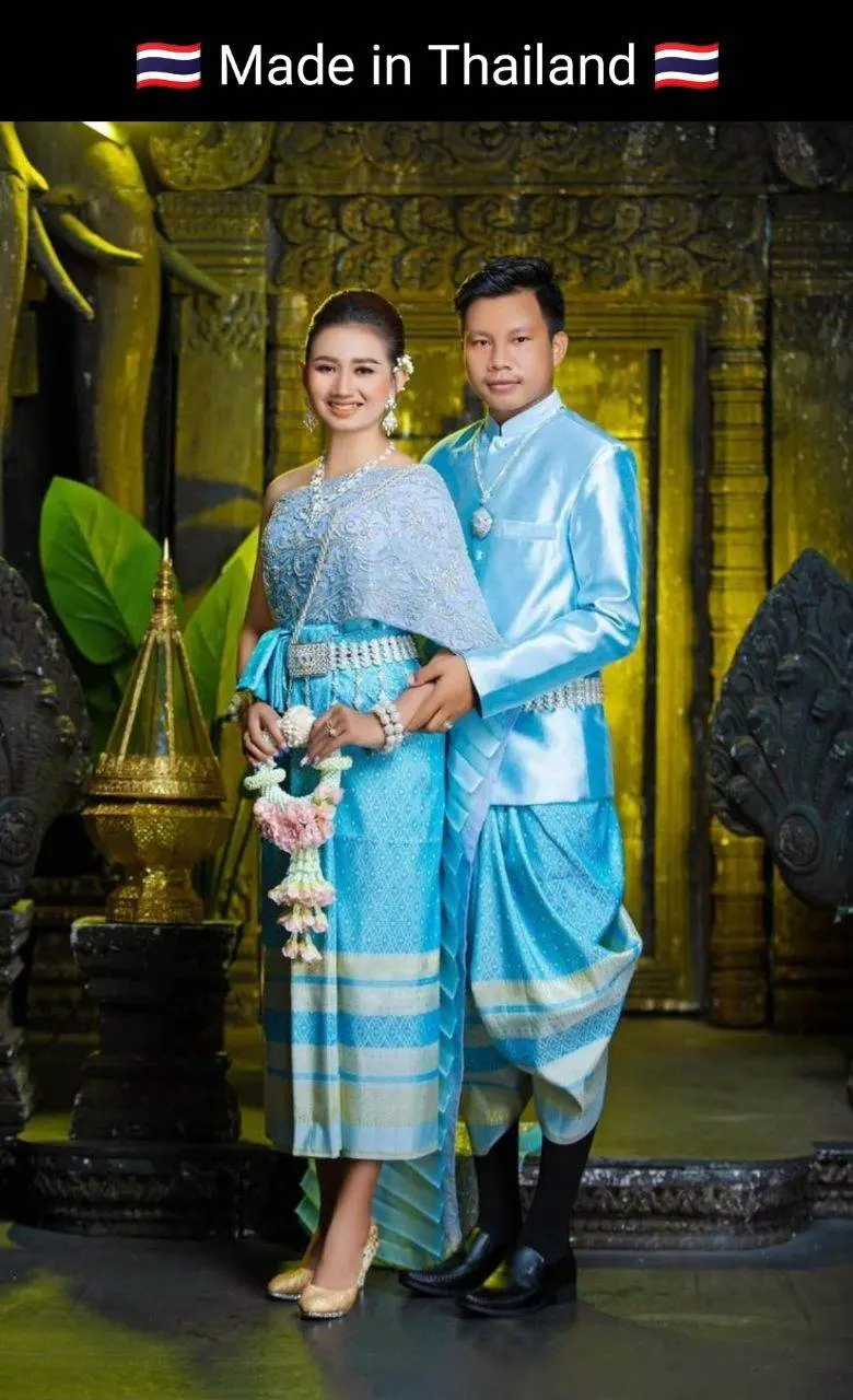 Cambodia wedding costume : ชุดไทยโดยนางแบบกัมพูชา: Khmer wedding dress. Cambodia history.Asean costume.