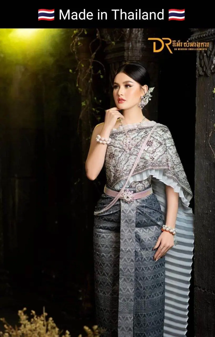 Cambodia wedding costume : ชุดไทยโดยนางแบบกัมพูชา: Khmer wedding dress. Cambodia history.Asean costume.