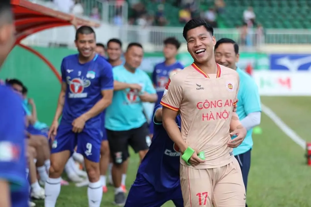 นักฟุตบอลเวียดนาม
