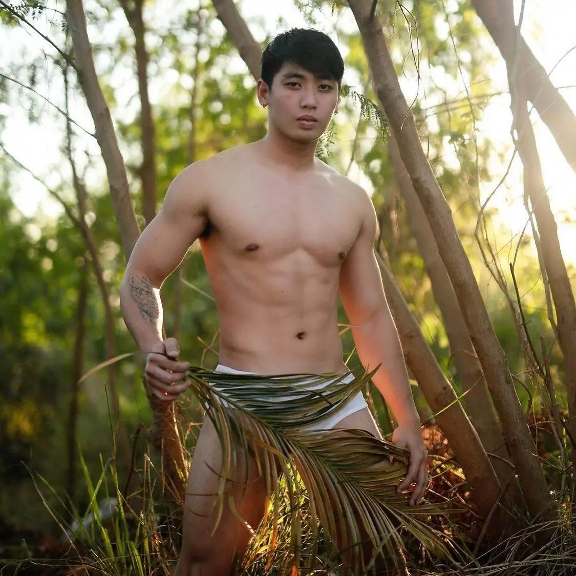 หนุ่มหล่อ-ใบไม้งาม