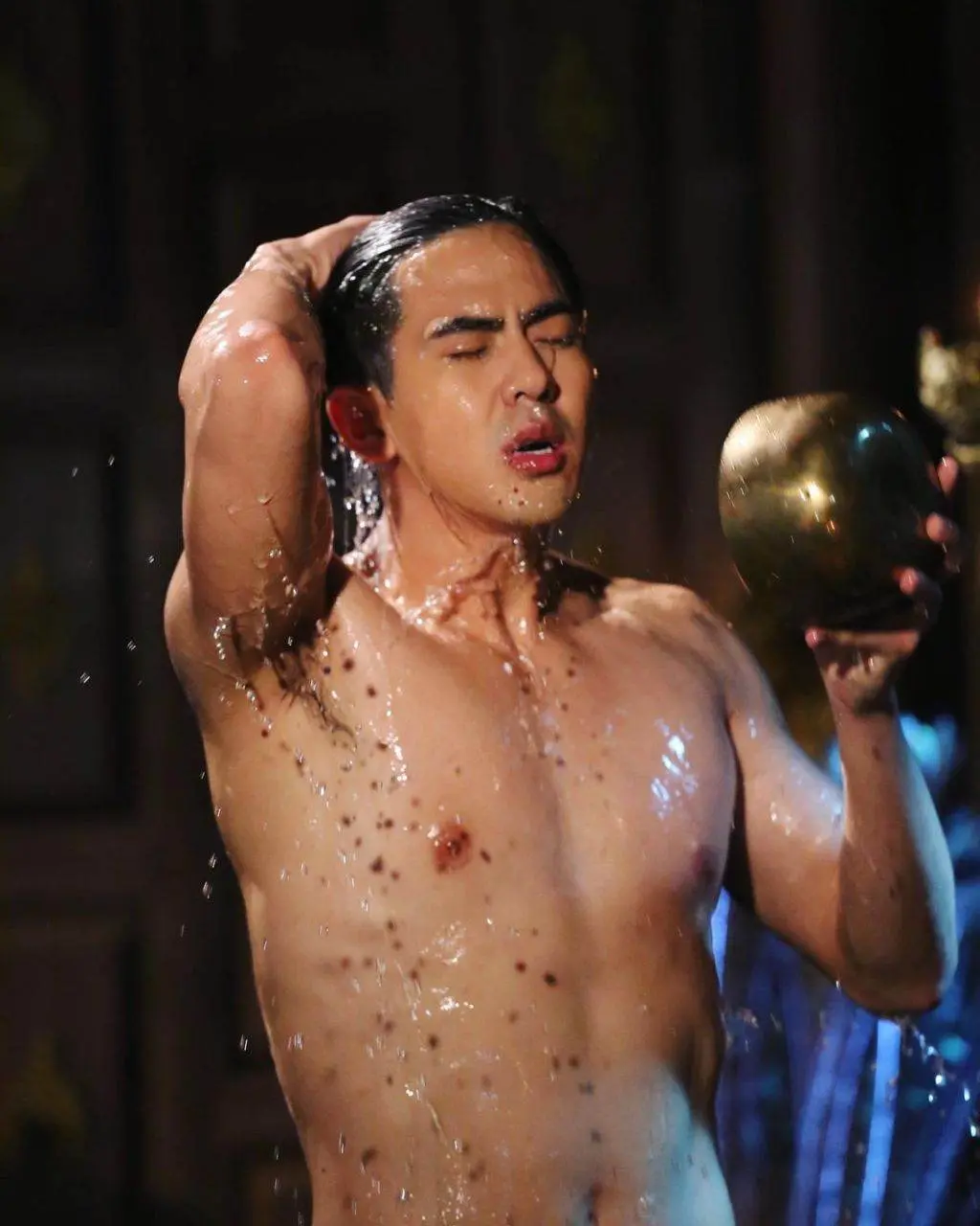 สามมีหน้าร้อน