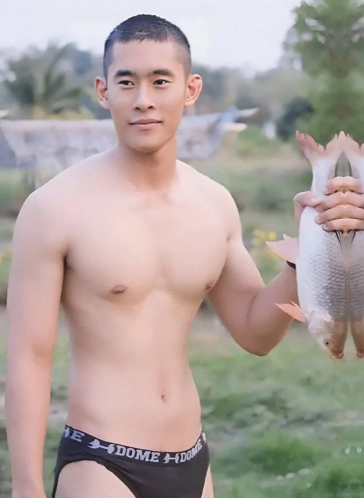 ผู้บ่าว..จับปลา