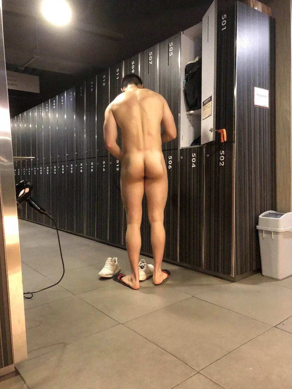 แอบดูหนุ่ม..ห้องล็อกเกอร์ฟิตเนส