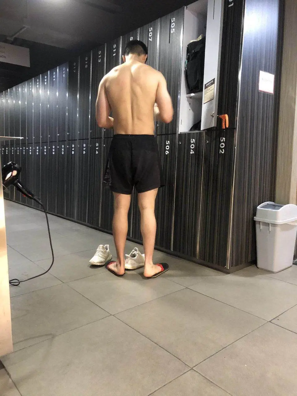 แอบดูหนุ่ม..ห้องล็อกเกอร์ฟิตเนส