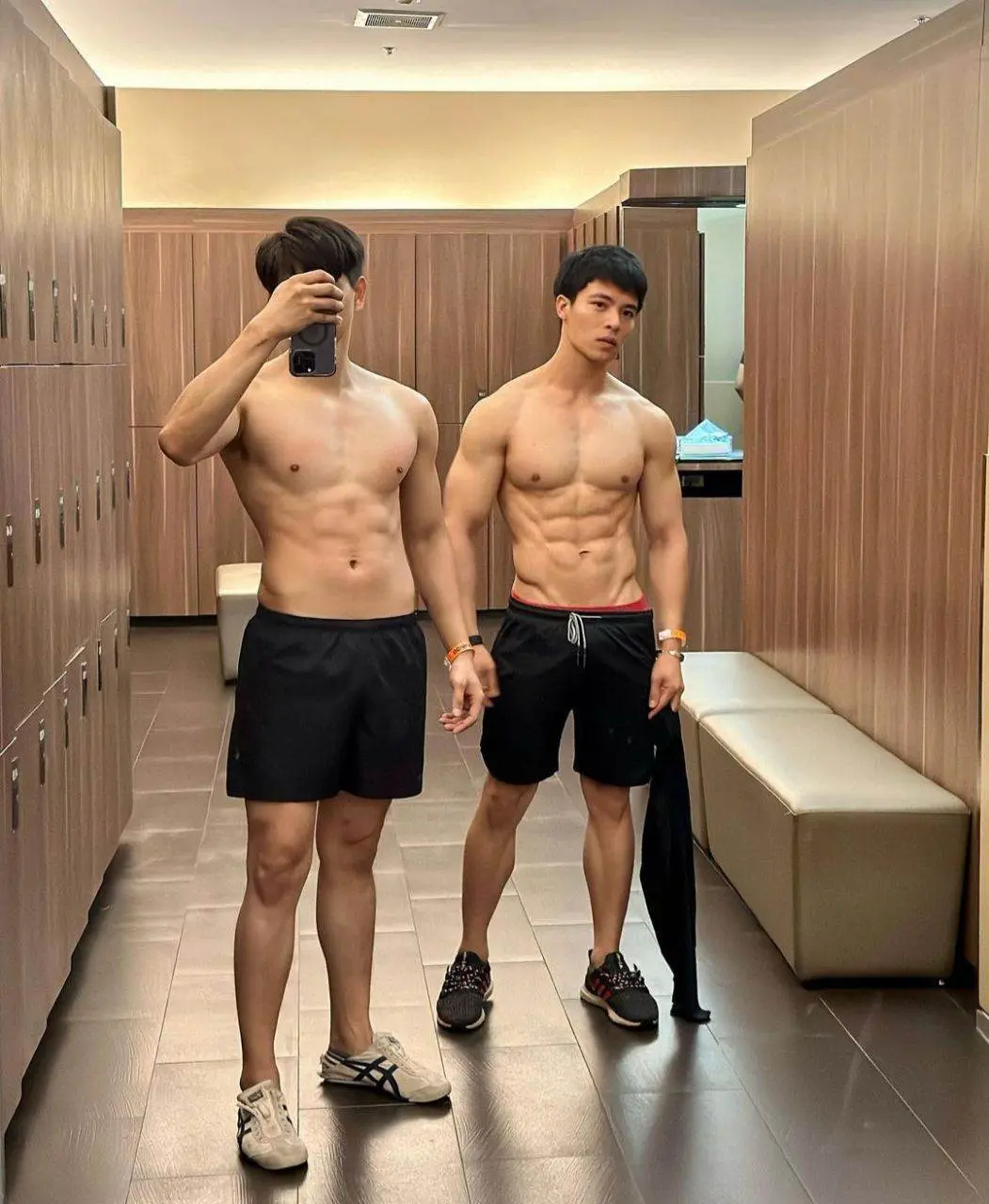 แอบดูหนุ่ม..ห้องล็อกเกอร์ฟิตเนส
