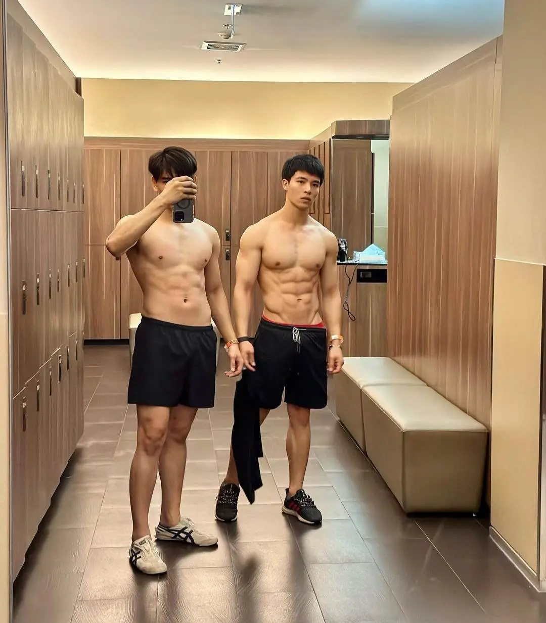 แอบดูหนุ่ม..ห้องล็อกเกอร์ฟิตเนส