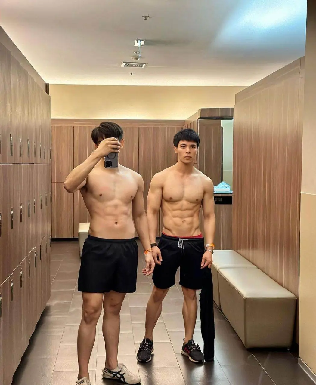 แอบดูหนุ่ม..ห้องล็อกเกอร์ฟิตเนส