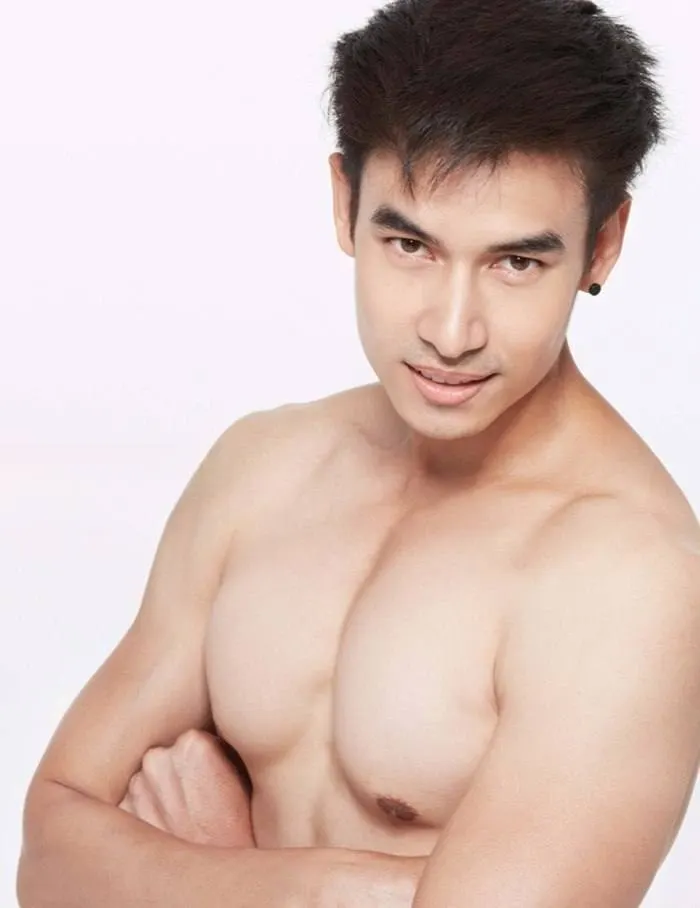 ใหญ่ ศิระ