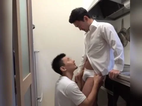 ชายชวนชน