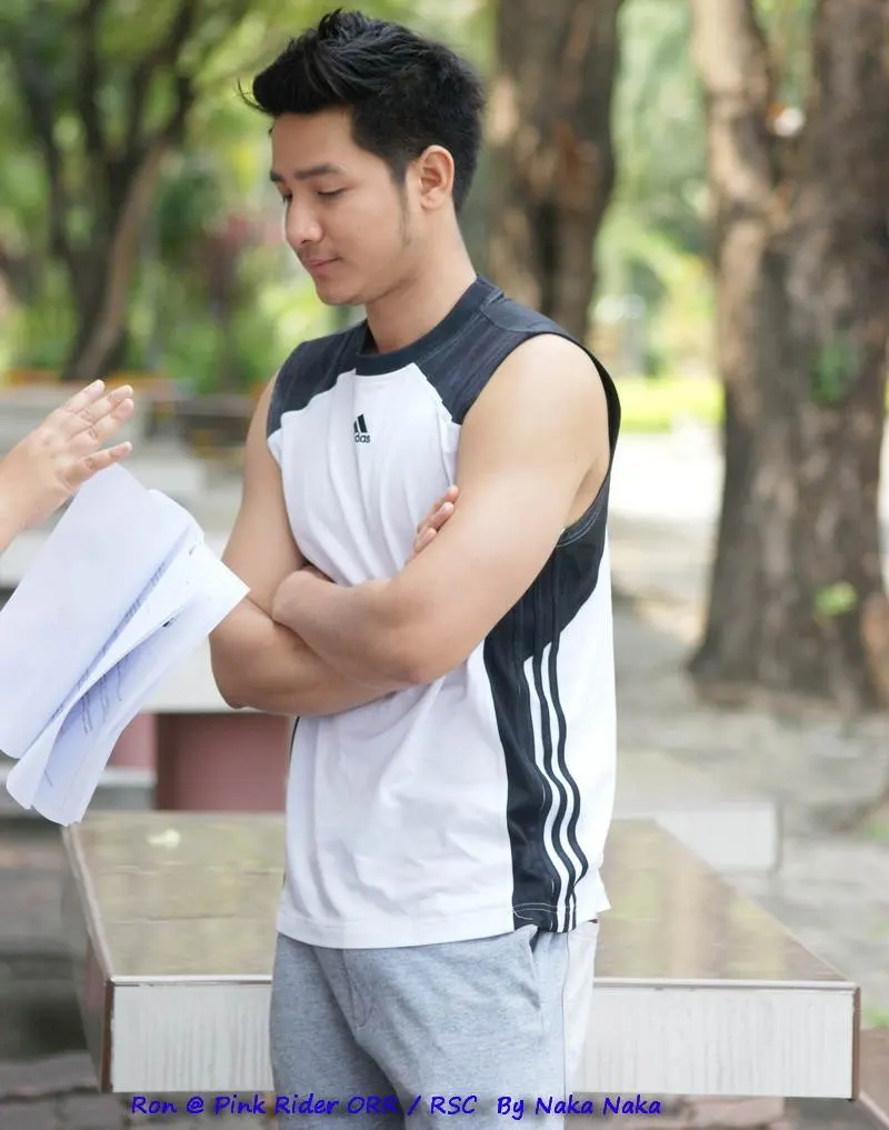 ผัวชื่อรอน