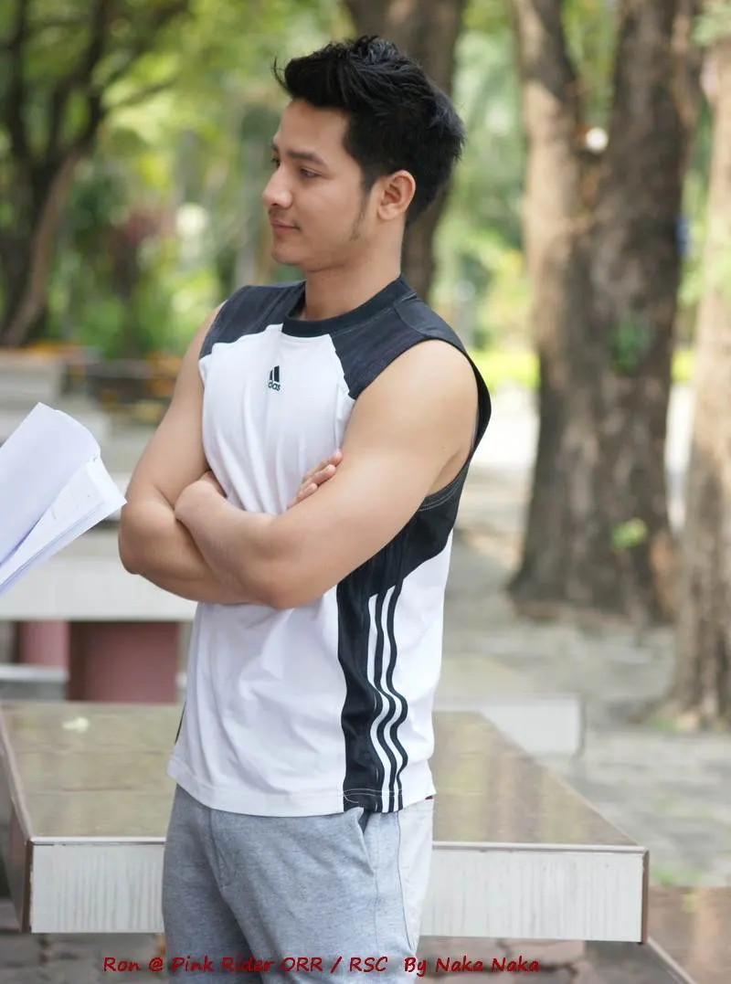 ผัวชื่อรอน