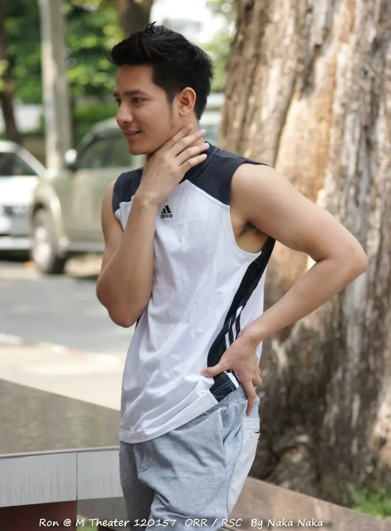 ผัวชื่อรอน