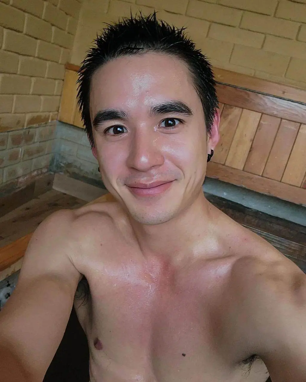 พ่อนิวและพวกพ้อง